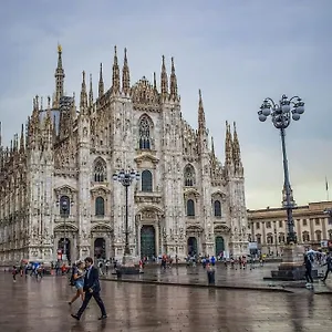 https://moscova-duomo-loft-wifi-netflix-design.it-lombardy.com