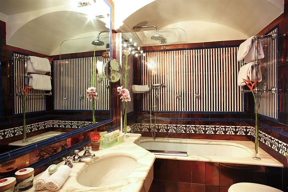 Bio Hotel Raphael - Relais & Chateaux Rome 5*,  Italy